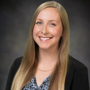 Alexis_Snyder_-_Pose_4_-_No_Flag_-_square.avif