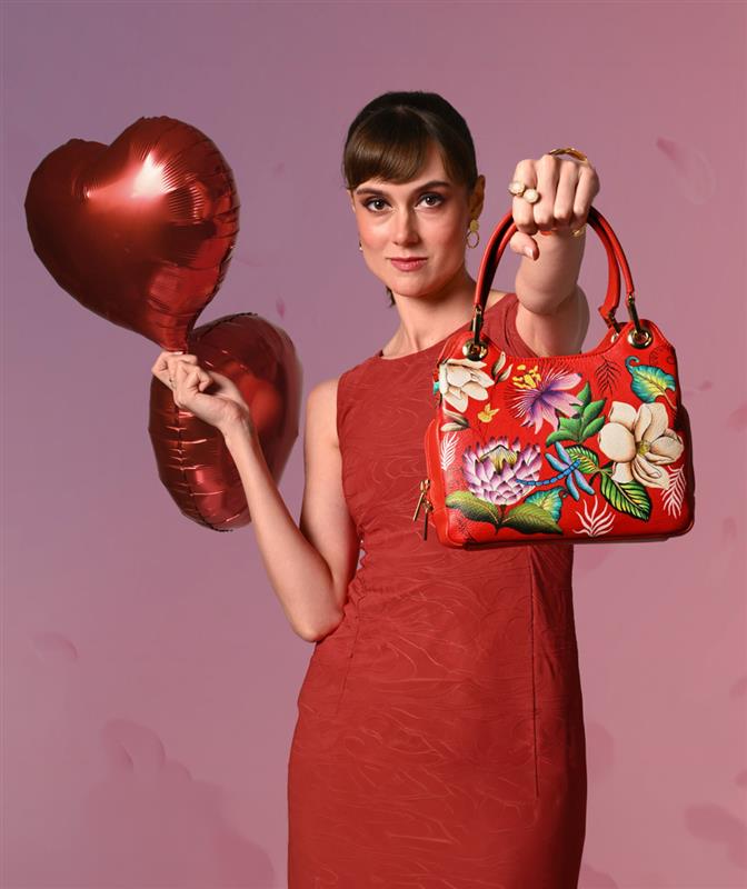 Anuschka_Promo_V-day_Mobile_2.jpg